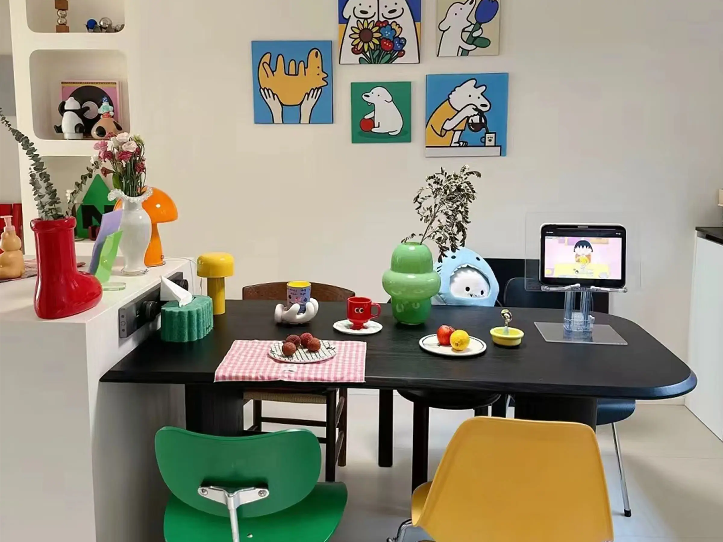 Geometric Patterns and Bold Colors