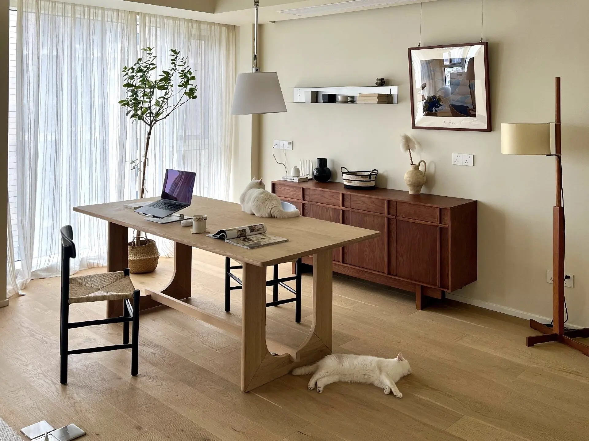 Warm Wood Textures in Minimalist Home Designs