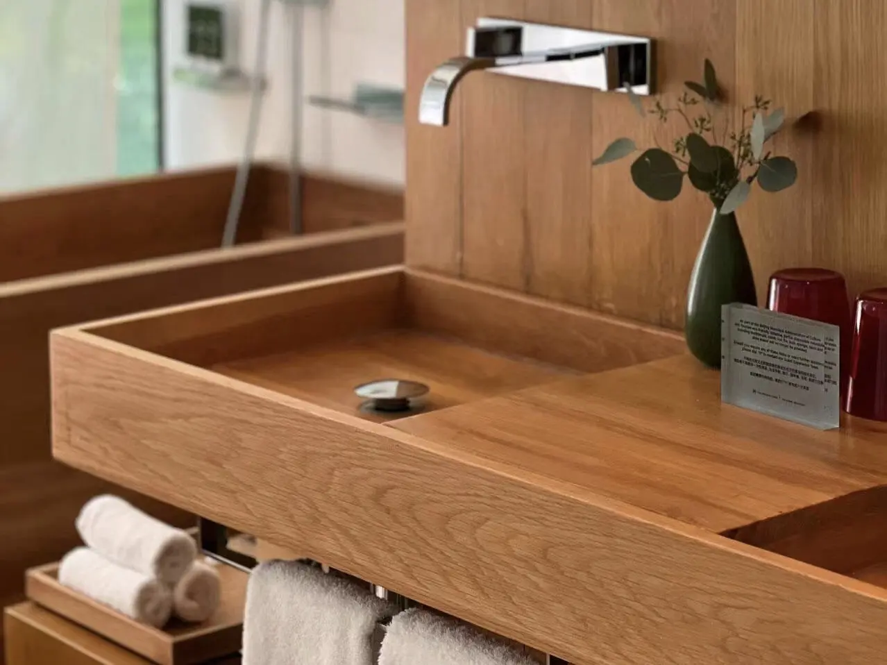 Why Custom Furniture Is Essential for Creating Unforgettable Guest Experiences in Hotels